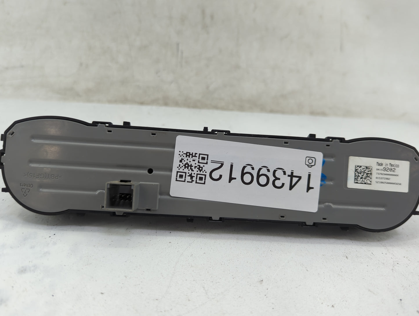 2018 Chevrolet Silverado 1500 Climate Control Module Temperature AC/Heater Replacement P/N:84199202 Fits OEM Used Auto Parts