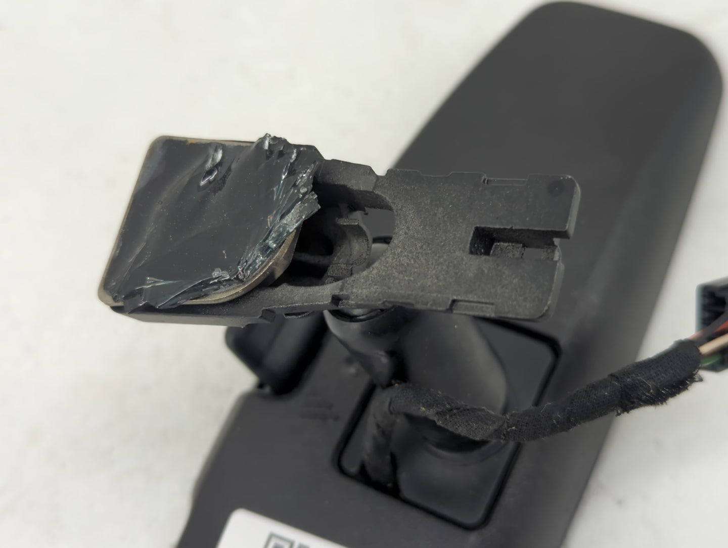 2014-2019 Chevrolet Silverado 1500 Interior Rear View Mirror Replacement OEM P/N:E11046392 E11026392 Fits OEM Used Auto Part