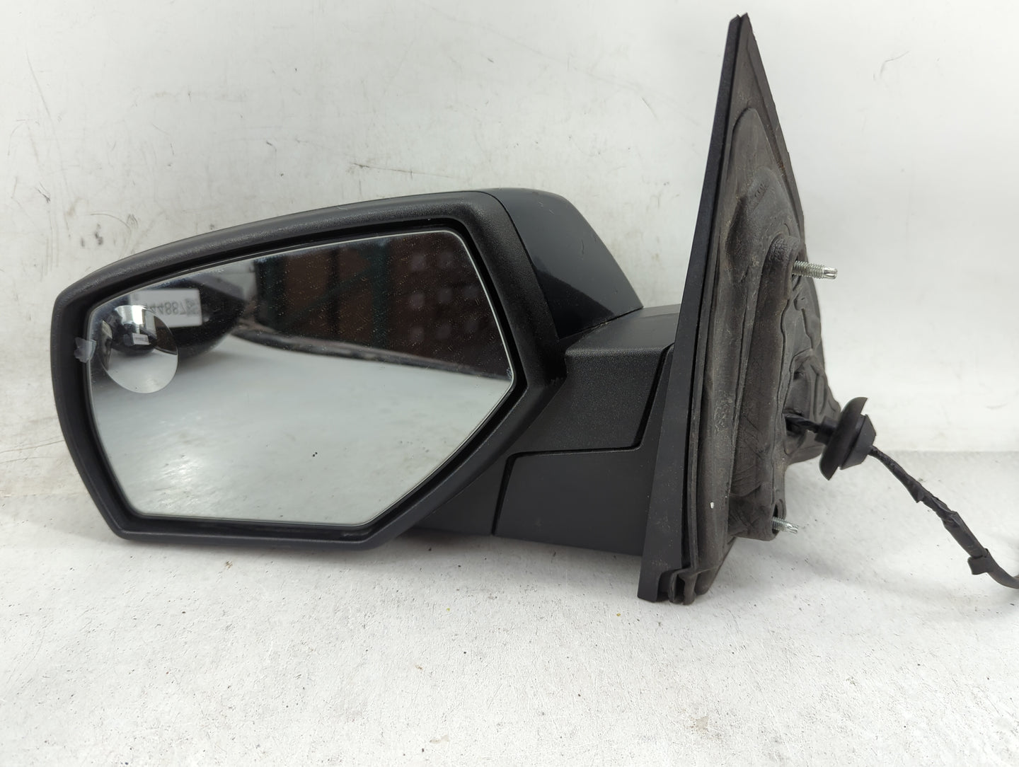 2014-2019 Chevrolet Silverado 1500 Driver Side View Mirror - Left Door Mirror OEM Used - Oemusedautoparts1.com