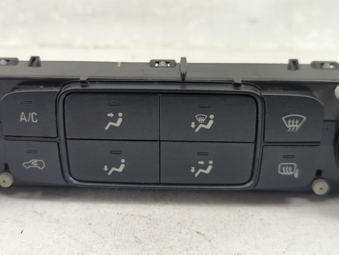 2018 Chevrolet Silverado 1500 Climate Control Module Temperature AC/Heater Replacement P/N:84164475 Fits OEM Used Auto Parts