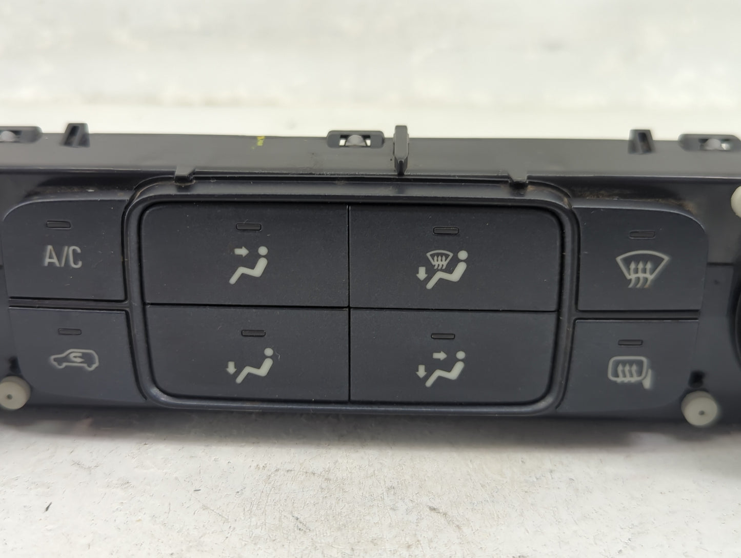 2018 Chevrolet Silverado 1500 Climate Control Module Temperature AC/Heater Replacement P/N:84164475 Fits OEM Used Auto Parts