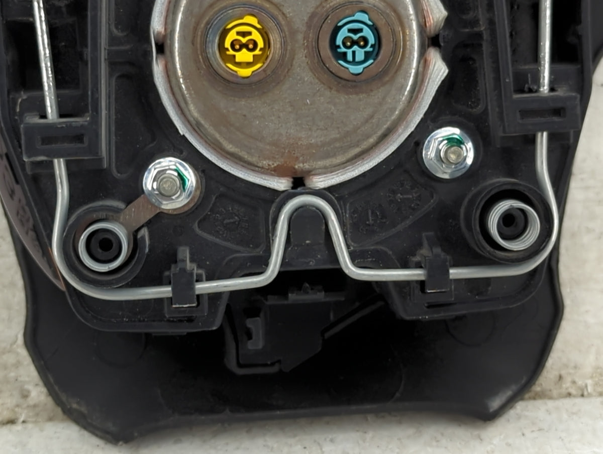 2018 Chevrolet Silverado 1500 Air Bag Driver Left Steering Wheel Mounted - Oemusedautoparts1.com