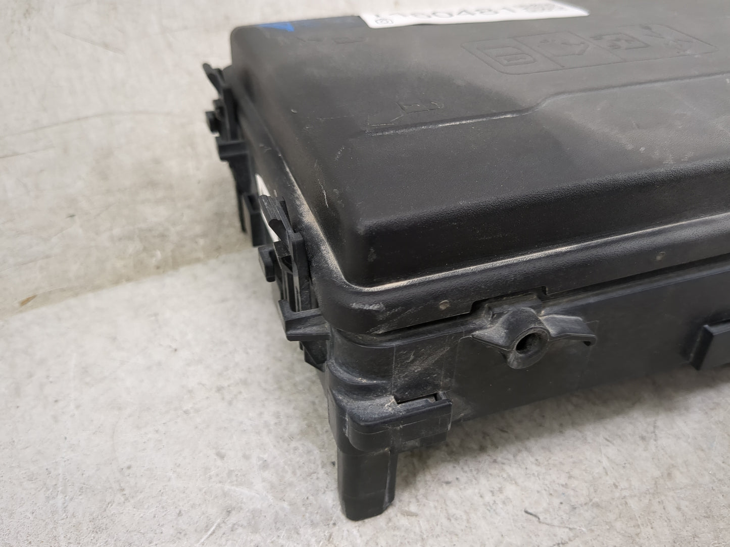 2018 Chevrolet Silverado 1500 Fusebox Fuse Box Panel Relay Module Fits OEM Used Auto Parts - Oemusedautoparts1.com