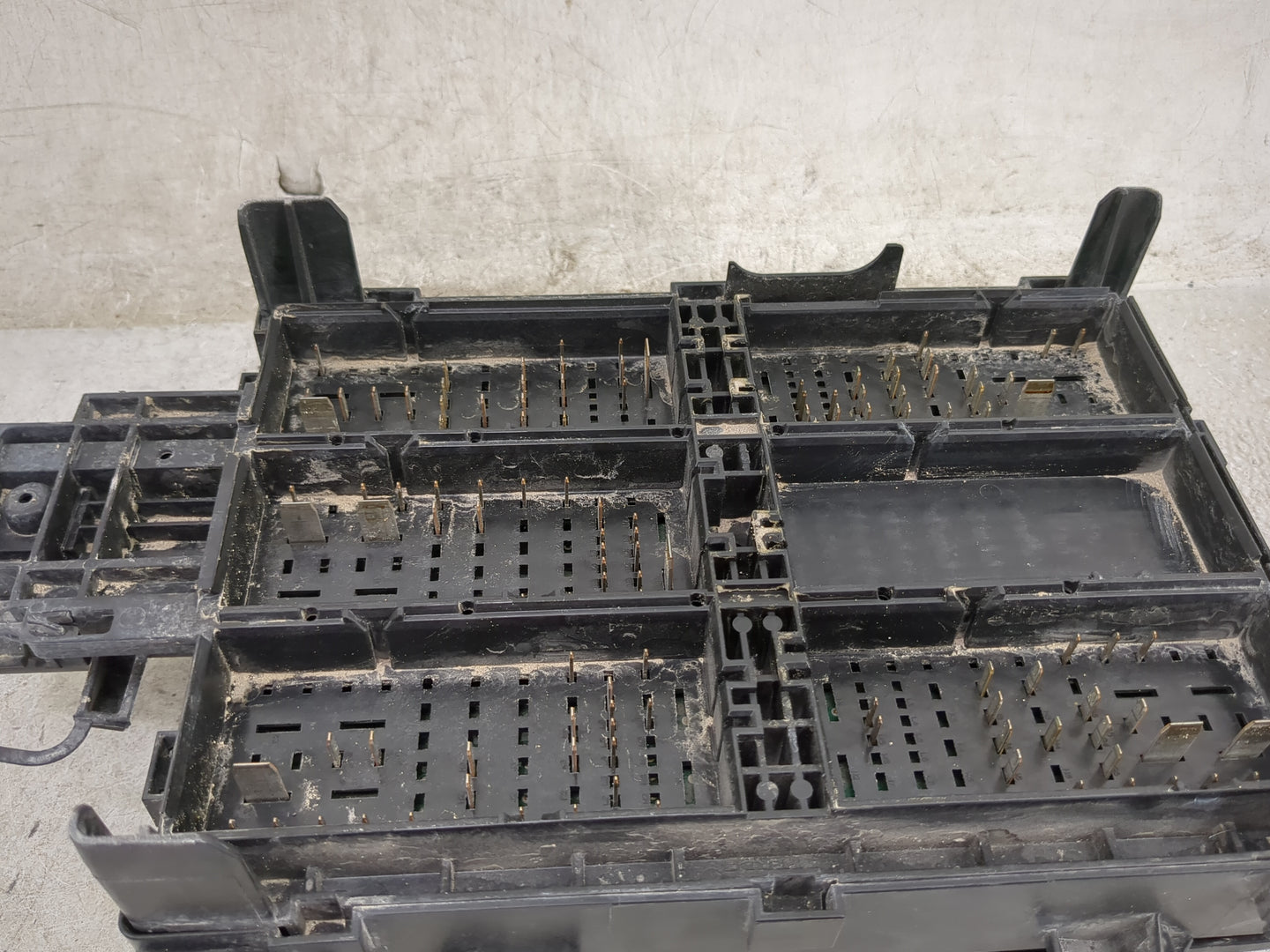 2018 Chevrolet Silverado 1500 Fusebox Fuse Box Panel Relay Module Fits OEM Used Auto Parts - Oemusedautoparts1.com