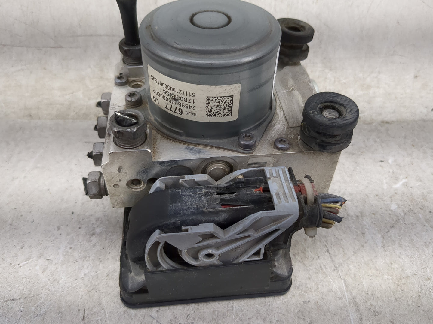 2017-2019 Chevrolet Silverado 1500 ABS Pump Control Module Replacement P/N:84256779 Fits Fits 2017 2018 2019 2020 OEM Used A