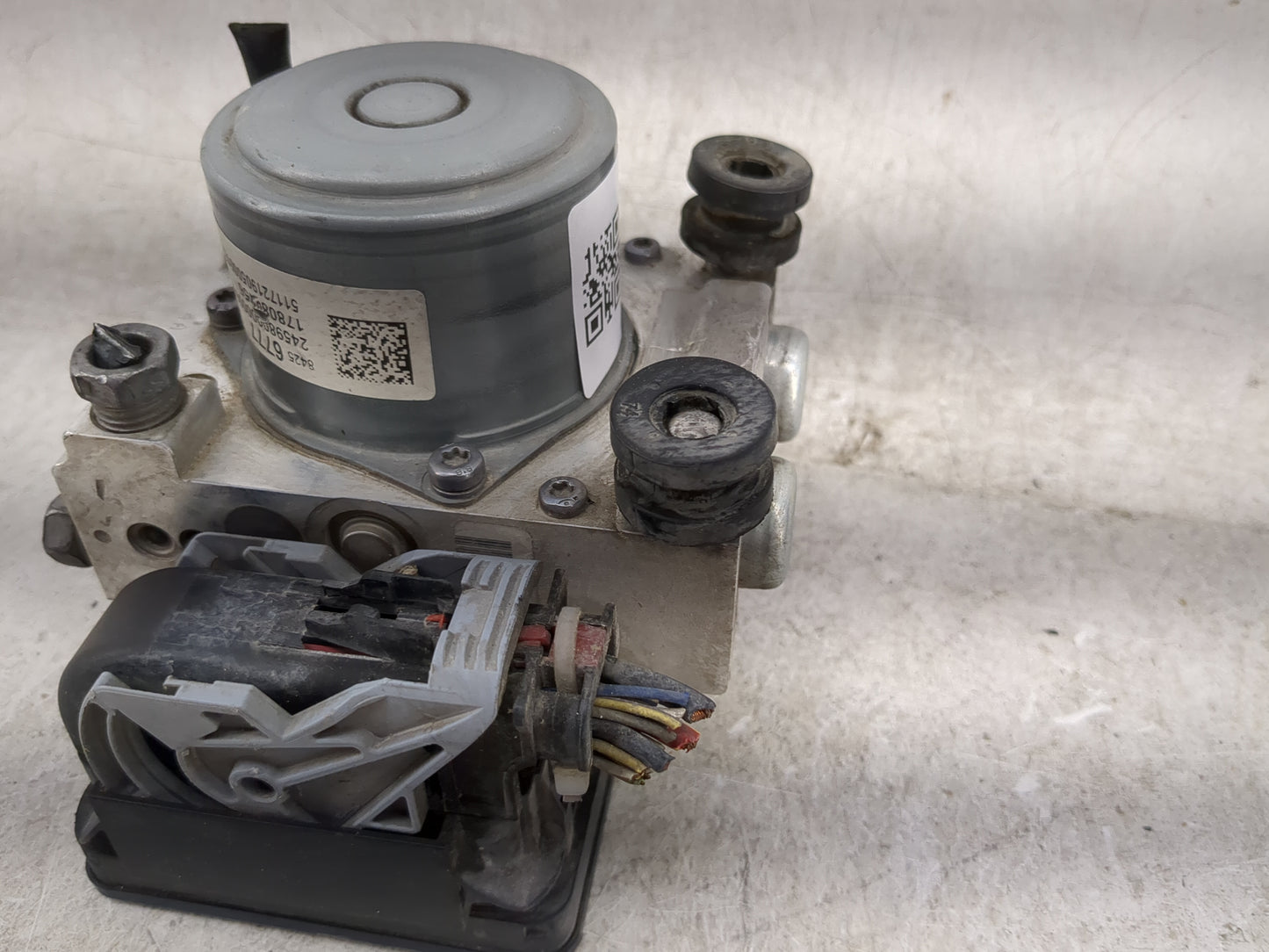 2017-2019 Chevrolet Silverado 1500 ABS Pump Control Module Replacement P/N:84256779 Fits Fits 2017 2018 2019 2020 OEM Used A