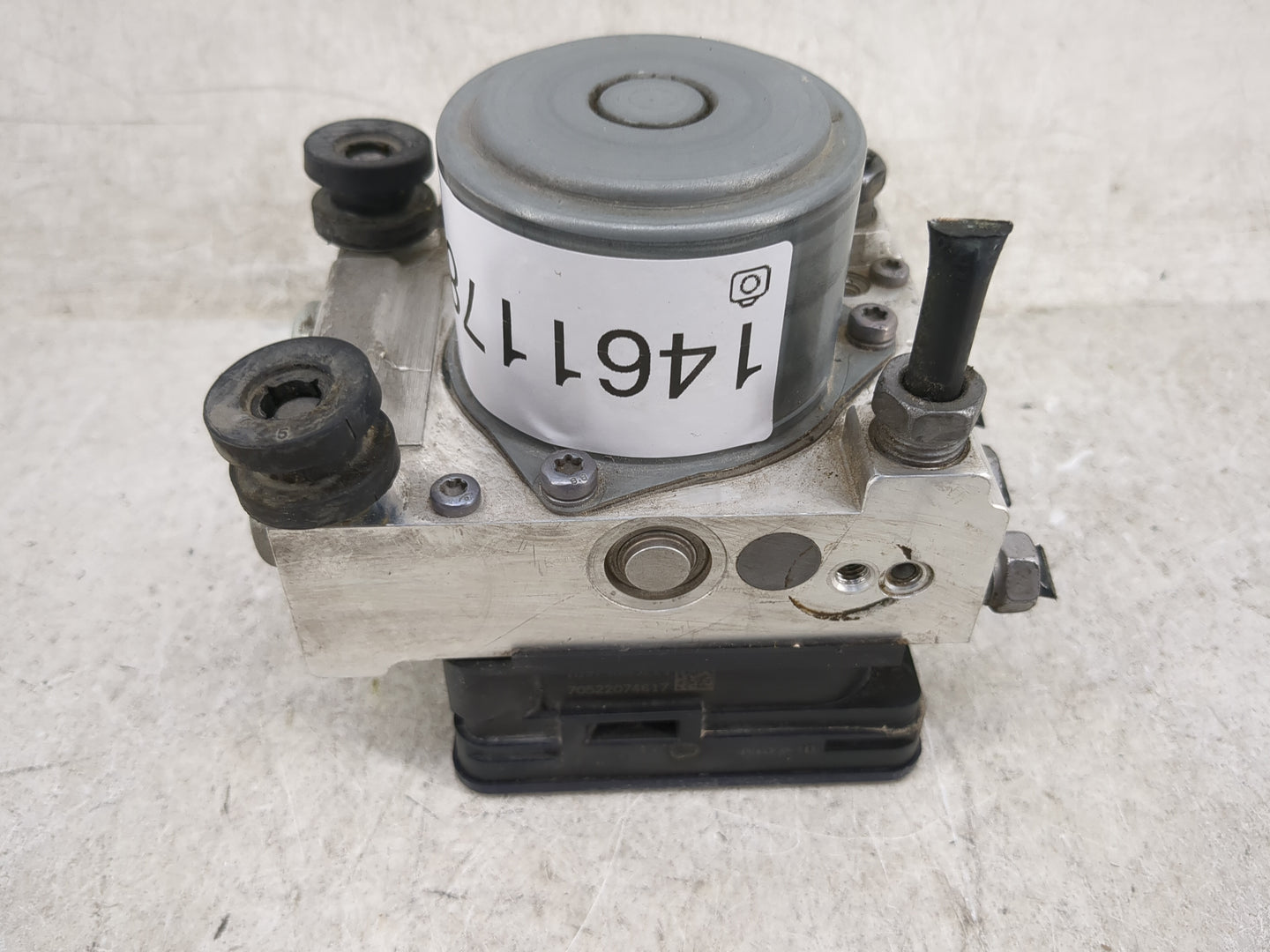 2017-2019 Chevrolet Silverado 1500 ABS Pump Control Module Replacement P/N:84256779 Fits Fits 2017 2018 2019 2020 OEM Used A