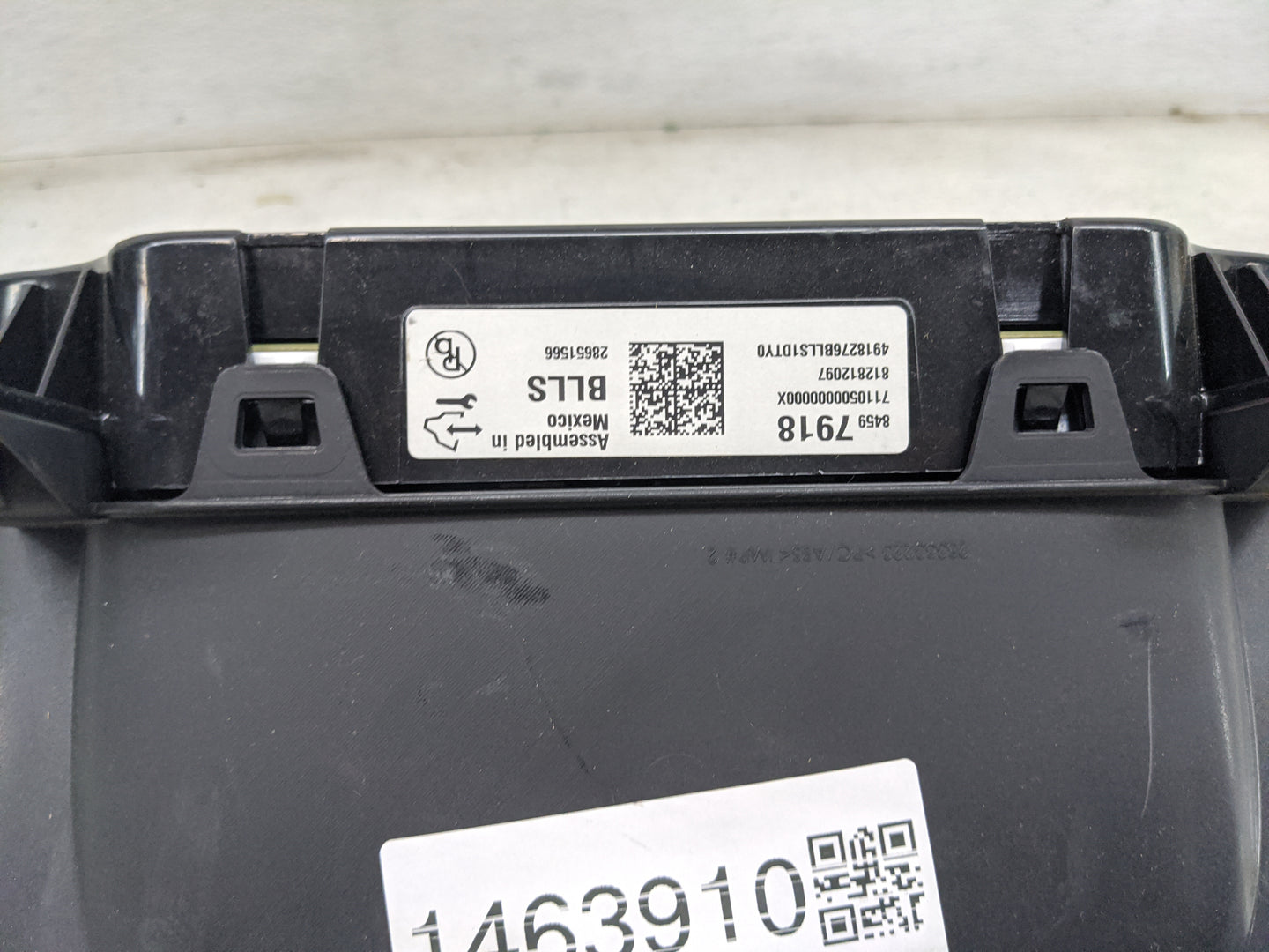 2018-2019 Chevrolet Silverado 1500 Instrument Cluster Speedometer Gauges P/N:84597918 23241023 Miles:114K Fits Fits 2018 201