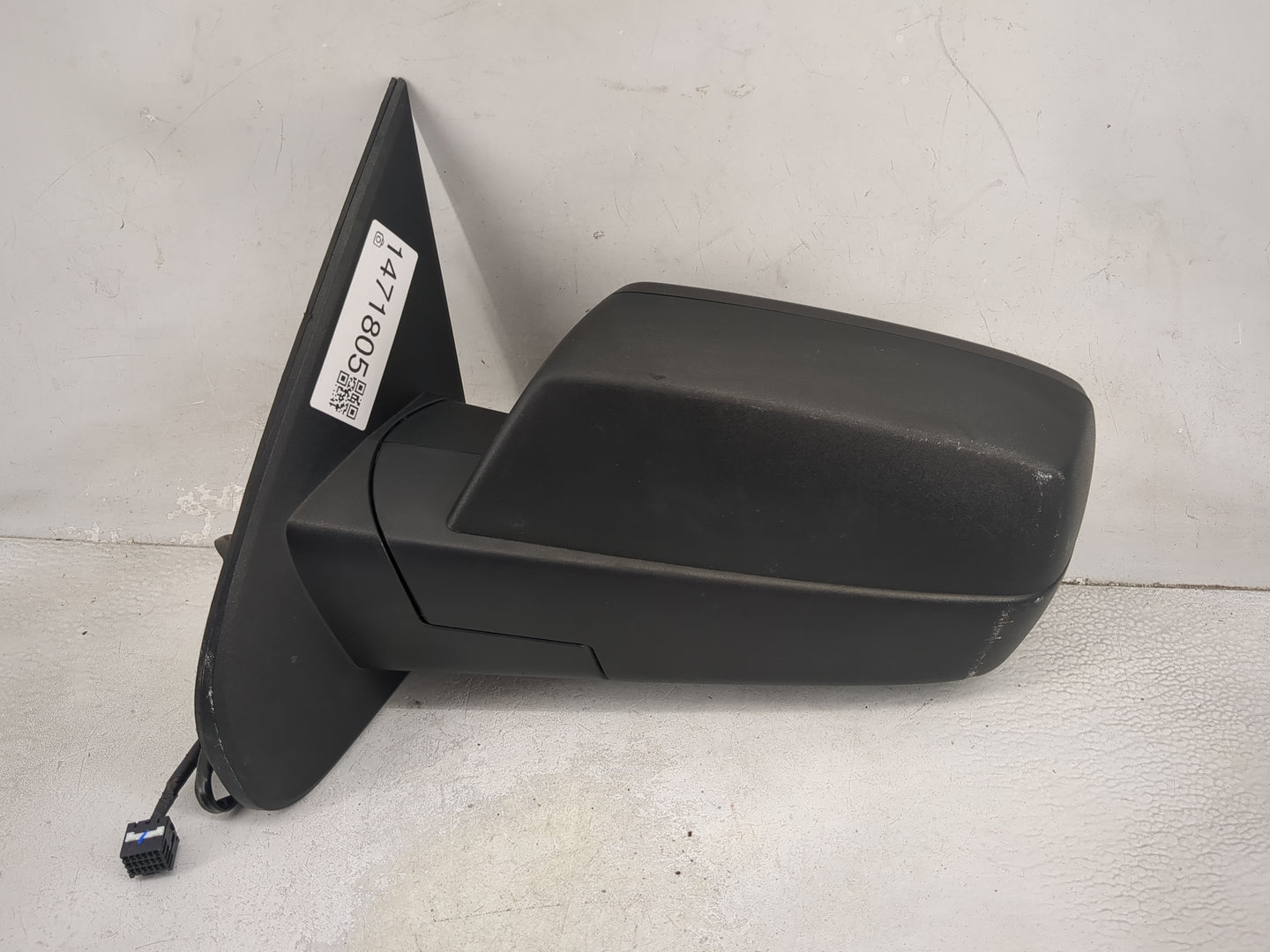 2014-2019 Chevrolet Silverado 1500 Driver Side View Mirror - Left Door Mirror OEM Used - Oemusedautoparts1.com