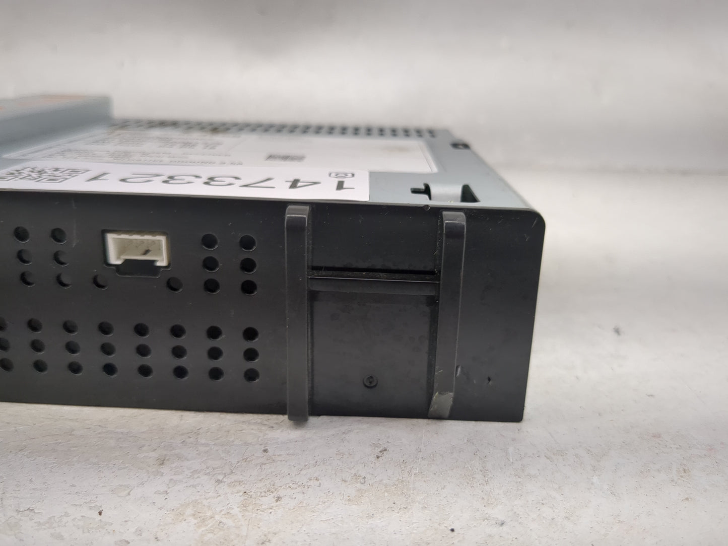 2018 Chevrolet Silverado 1500 Radio AM FM Cd Player Receiver Replacement P/N:42554558 7310500000000X, 555343750 Fits Fits 20