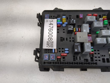 2016-2018 Chevrolet Silverado 1500 Fusebox Fuse Box Panel Relay Module P/N:84303175_01 13500114, 13500127 Fits Fits 2016 2017 2018 OEM Used Auto Parts