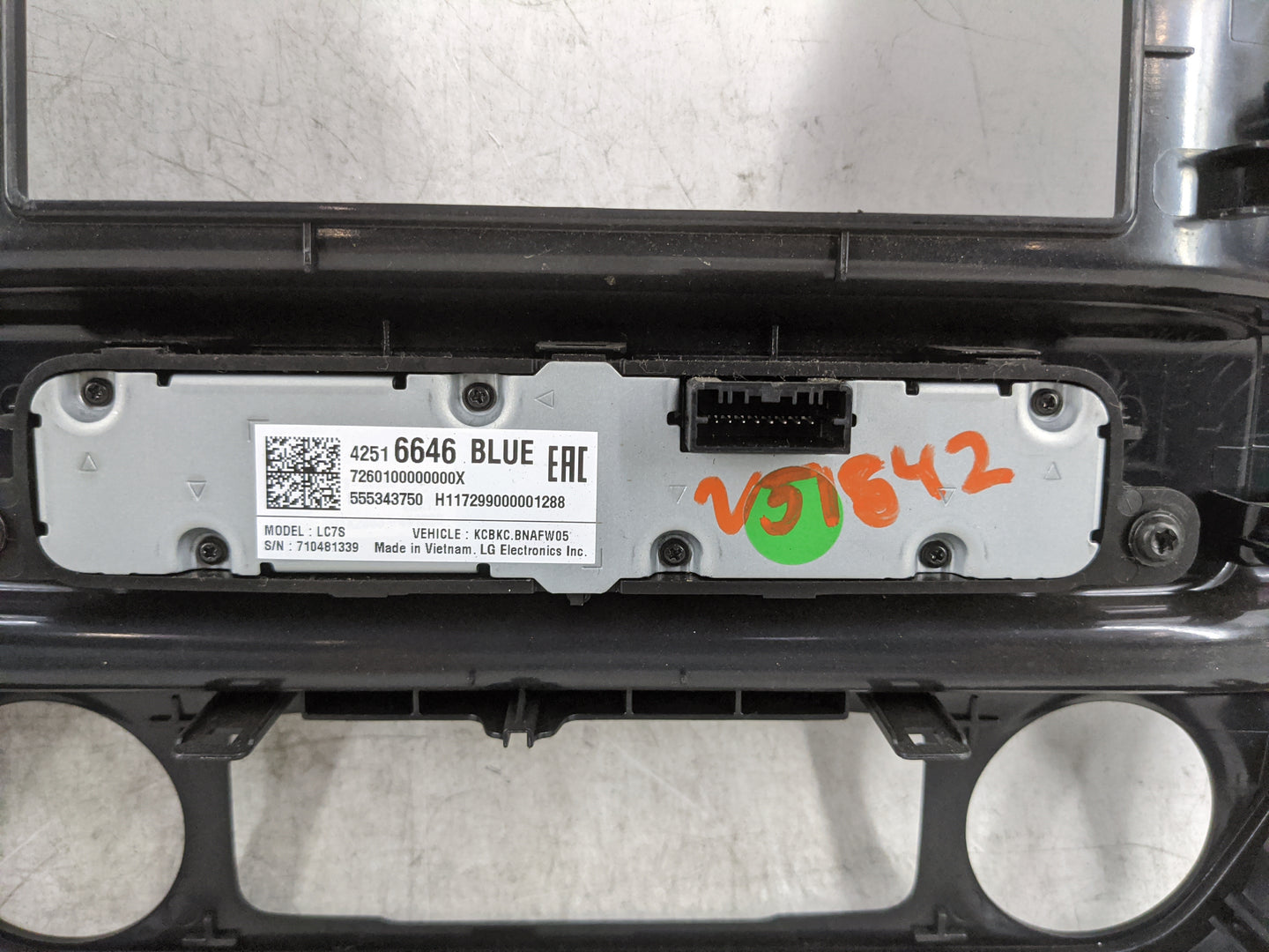 2018 Chevrolet Silverado 1500 Radio AM FM Cd Player Receiver Replacement P/N:42516646 555343750, LC7S Fits OEM Used Auto Par