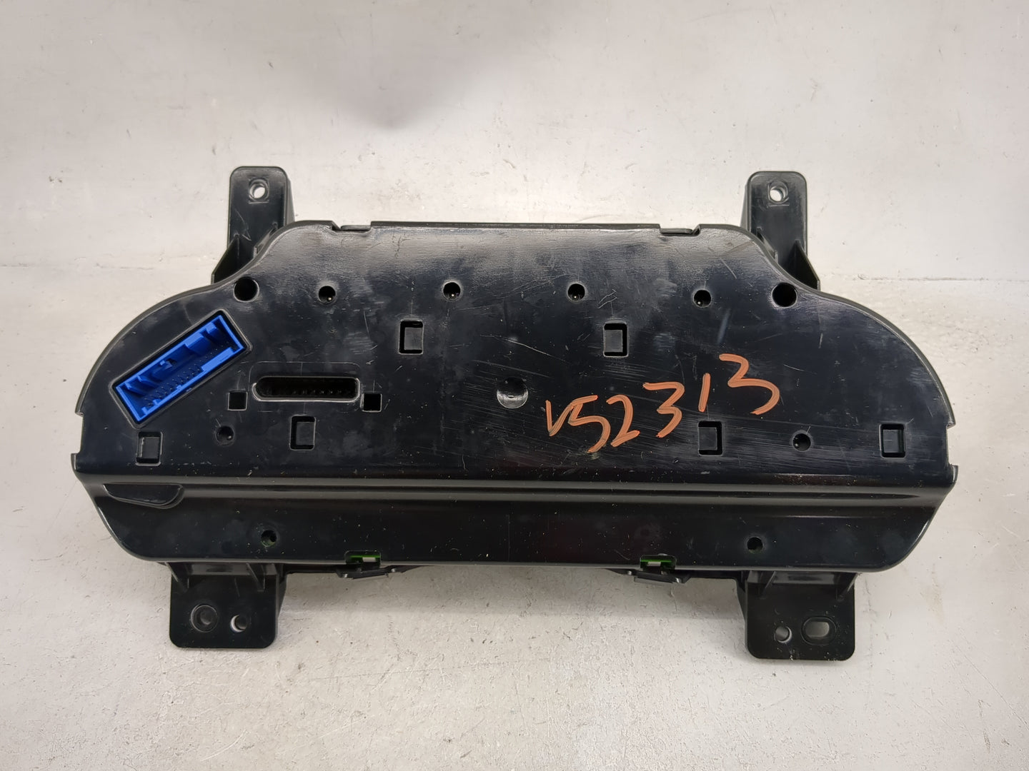 2016 Chevrolet Silverado 1500 Instrument Cluster Speedometer Gauges P/N:84298031 7110500000000X, 812812097 Miles: Fits OEM U