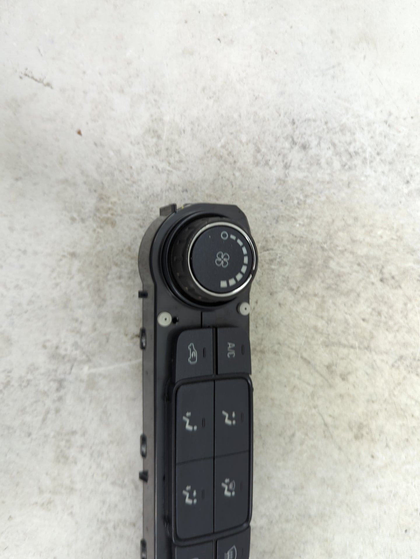 2014-2019 Chevrolet Silverado 1500 Climate Control Module Temperature AC/Heater Replacement P/N:815372982 2118159000001874 F