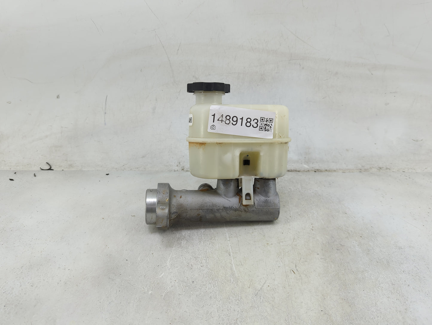 2014-2019 Chevrolet Silverado 1500 Brake Master Cylinder 1489183 - Oemusedautoparts1.com