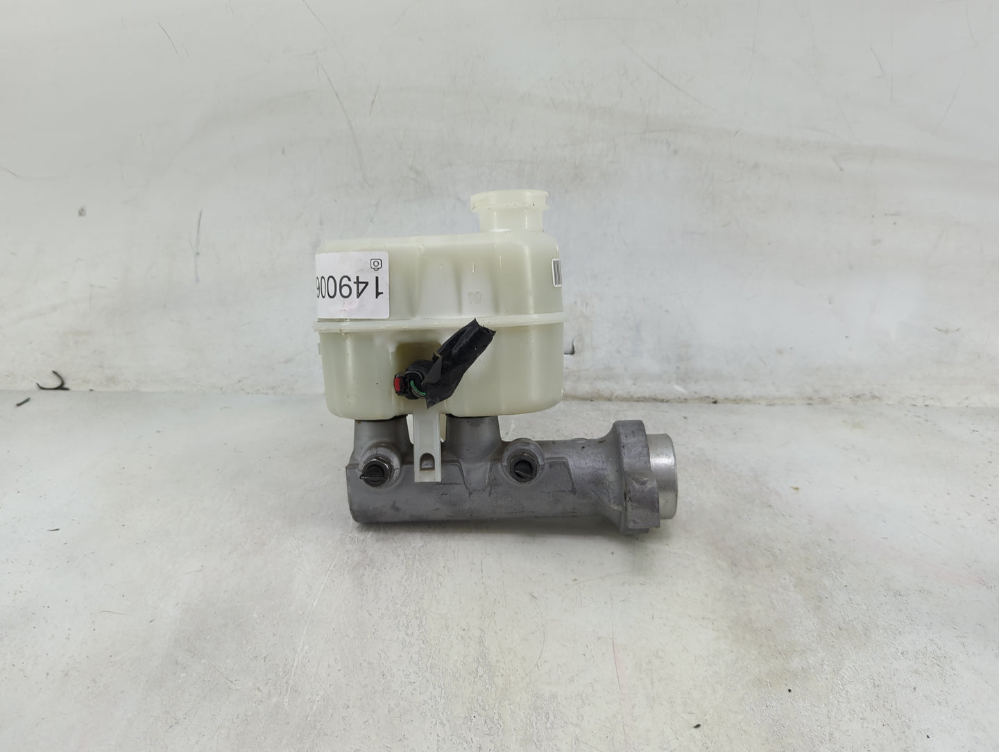 2014-2019 Chevrolet Silverado 1500 Brake Master Cylinder 1490067 - Oemusedautoparts1.com
