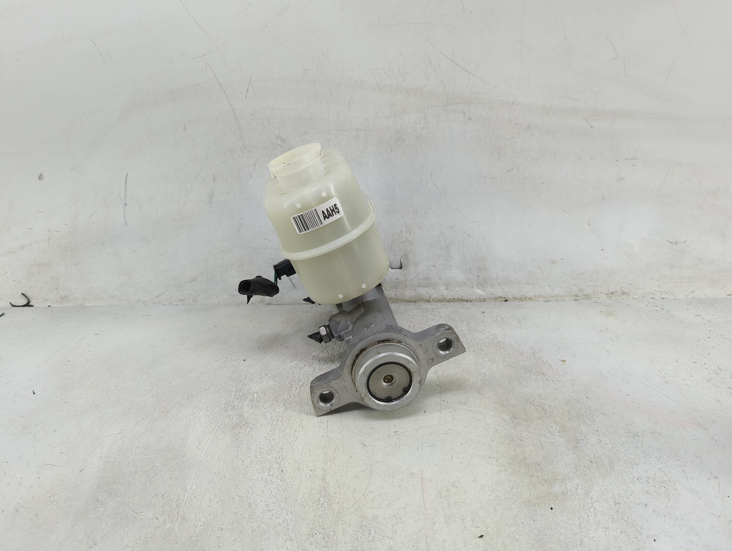 2014-2019 Chevrolet Silverado 1500 Brake Master Cylinder 1490067 - Oemusedautoparts1.com