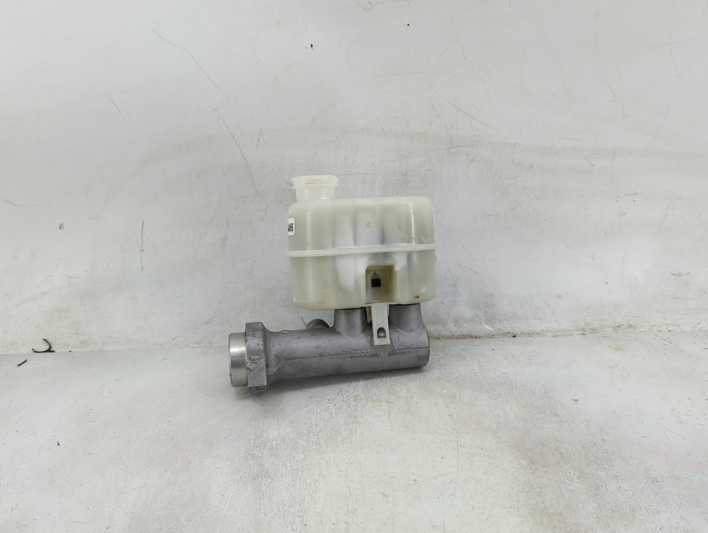 2014-2019 Chevrolet Silverado 1500 Brake Master Cylinder 1490067 - Oemusedautoparts1.com