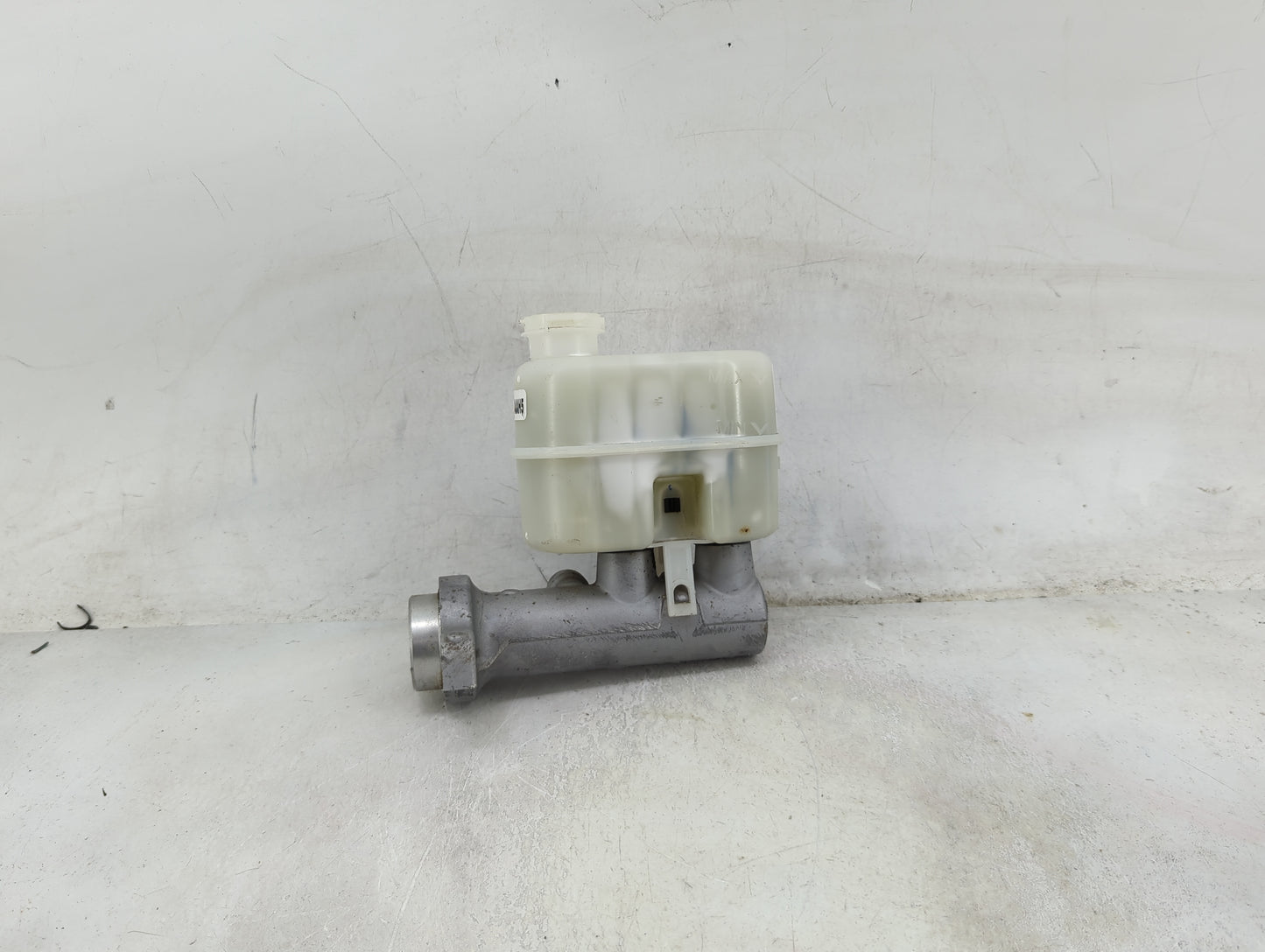 2014-2019 Chevrolet Silverado 1500 Brake Master Cylinder 1490067 - Oemusedautoparts1.com