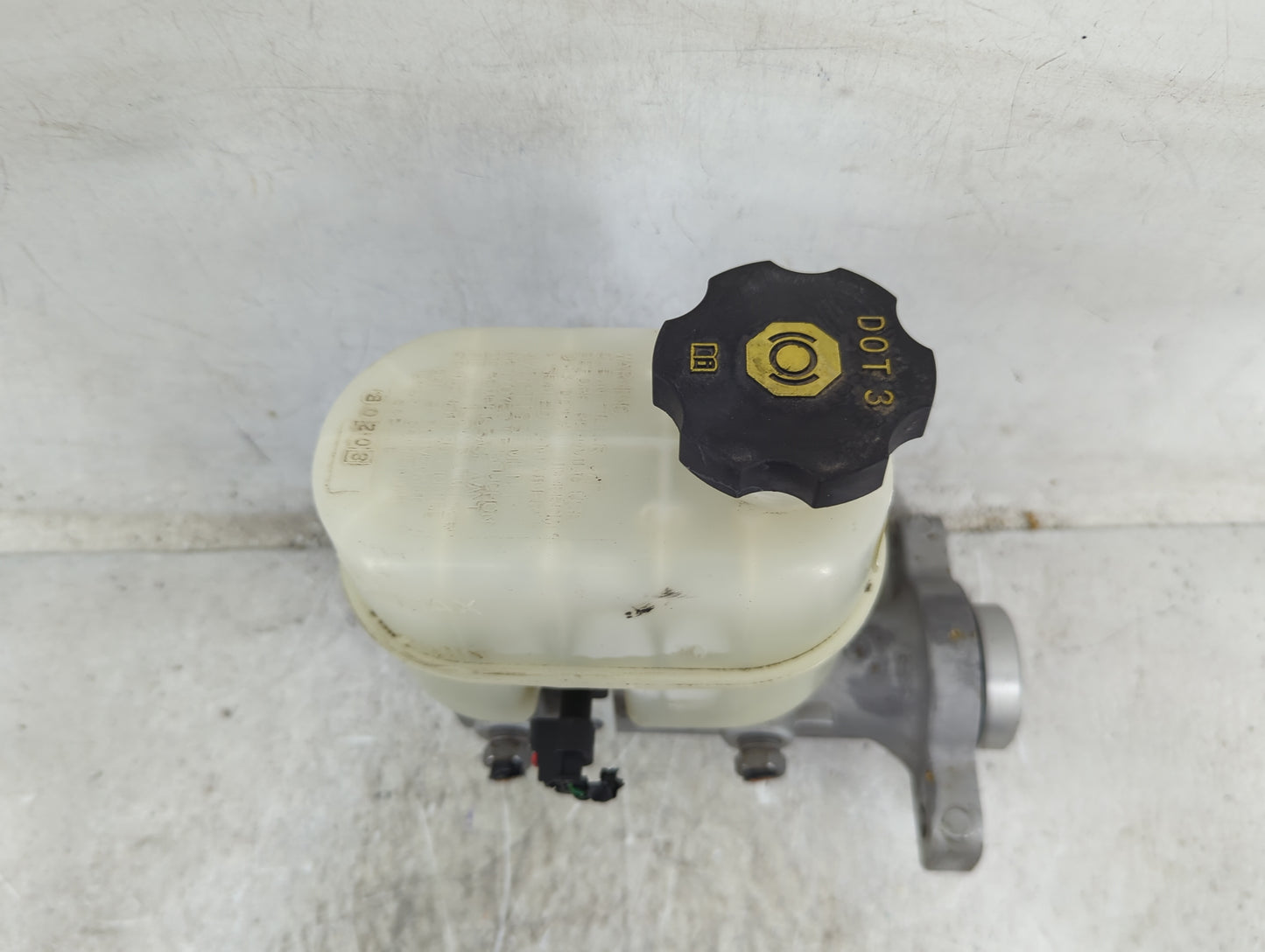 2014-2019 Chevrolet Silverado 1500 Brake Master Cylinder 1490403 - Oemusedautoparts1.com