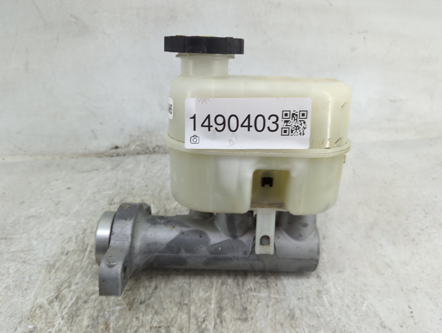 2014-2019 Chevrolet Silverado 1500 Brake Master Cylinder 1490403 - Oemusedautoparts1.com