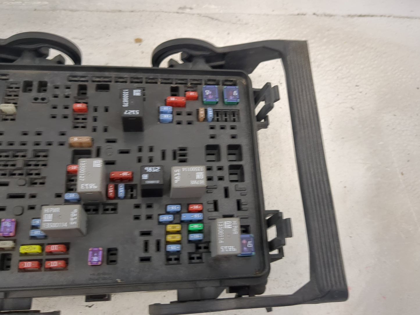 2016-2018 Chevrolet Silverado 1500 Fusebox Fuse Box Panel Relay Module P/N:84075776_02 13500114, 13500113 Fits Fits 2016 201