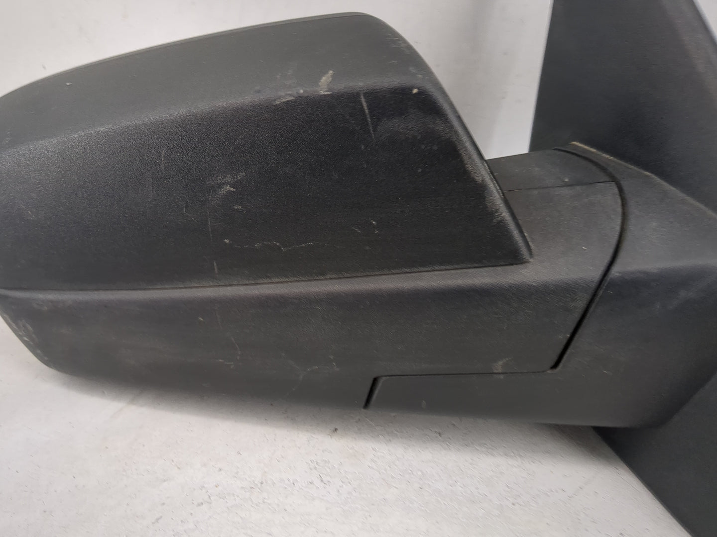 2014-2019 Chevrolet Silverado 1500 Passenger Side View Mirror - Right Door Mirror OEM Used - Oemusedautoparts1.com