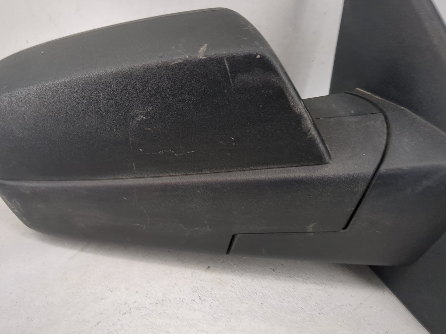 2014-2019 Chevrolet Silverado 1500 Passenger Side View Mirror - Right Door Mirror OEM Used - Oemusedautoparts1.com