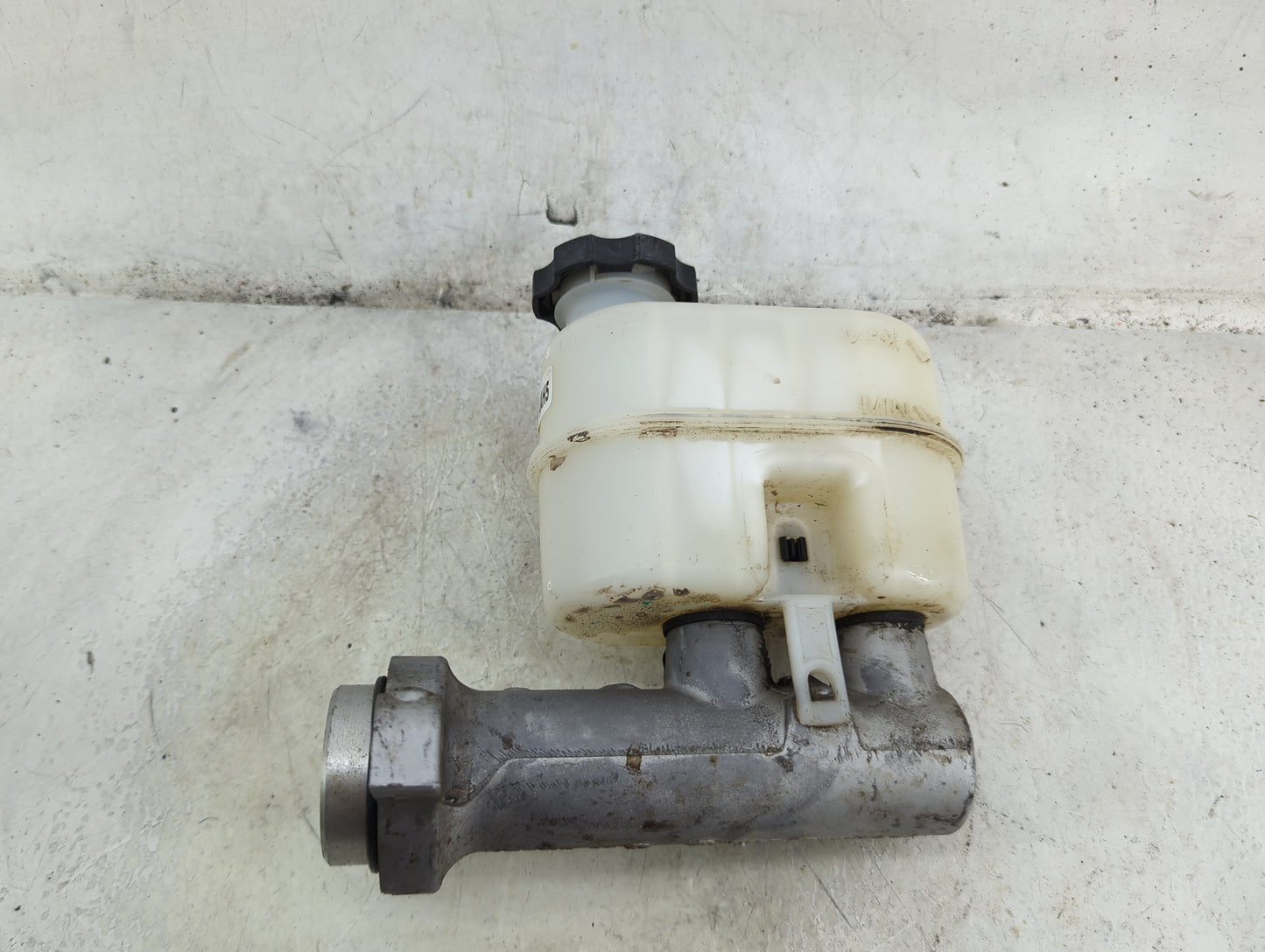 2014-2019 Chevrolet Silverado 1500 Brake Master Cylinder 1492438 - Oemusedautoparts1.com