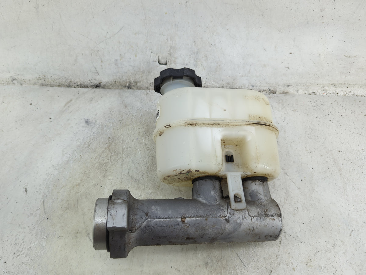 2014-2019 Chevrolet Silverado 1500 Brake Master Cylinder 1492438 - Oemusedautoparts1.com