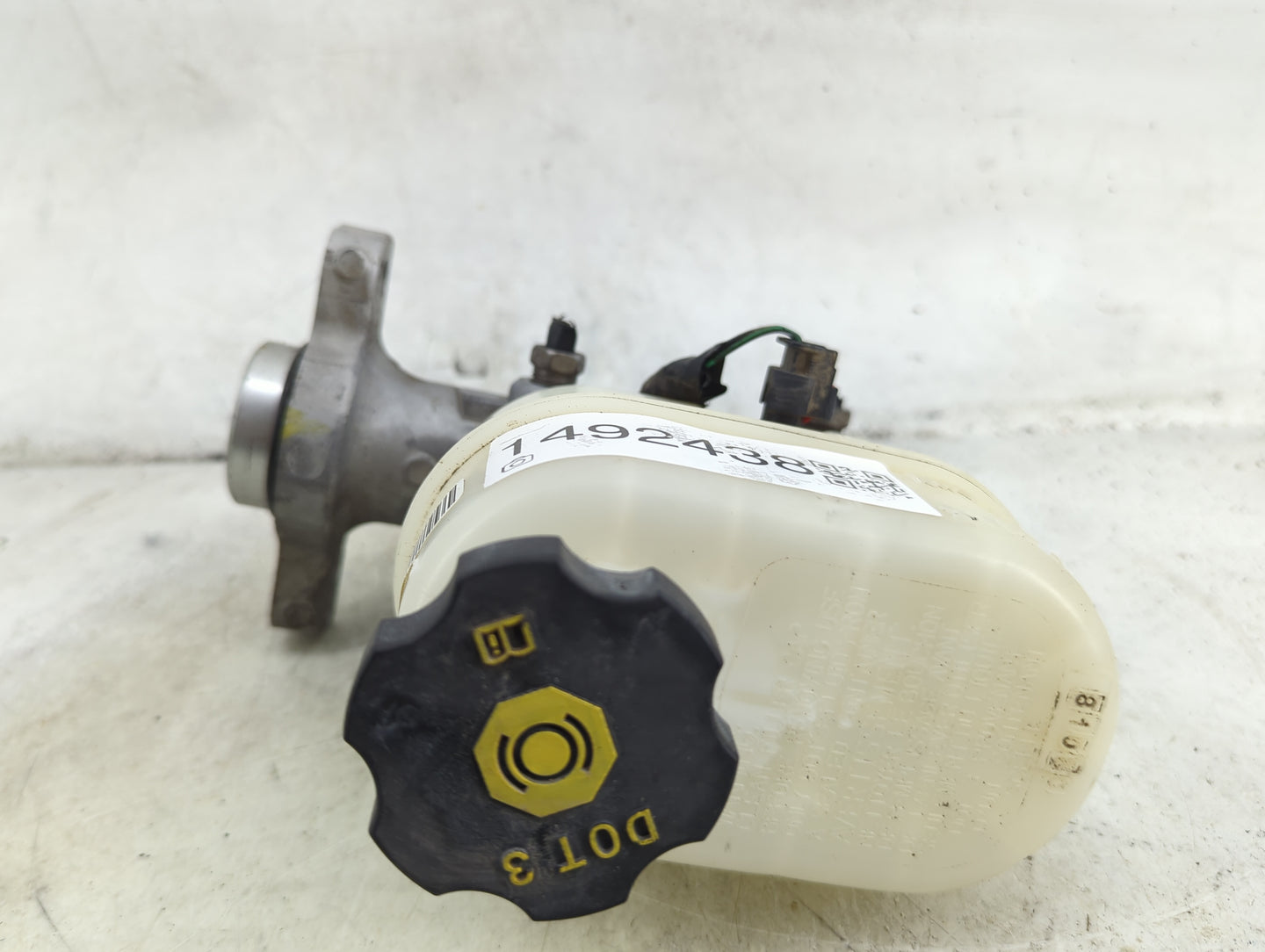2014-2019 Chevrolet Silverado 1500 Brake Master Cylinder 1492438 - Oemusedautoparts1.com