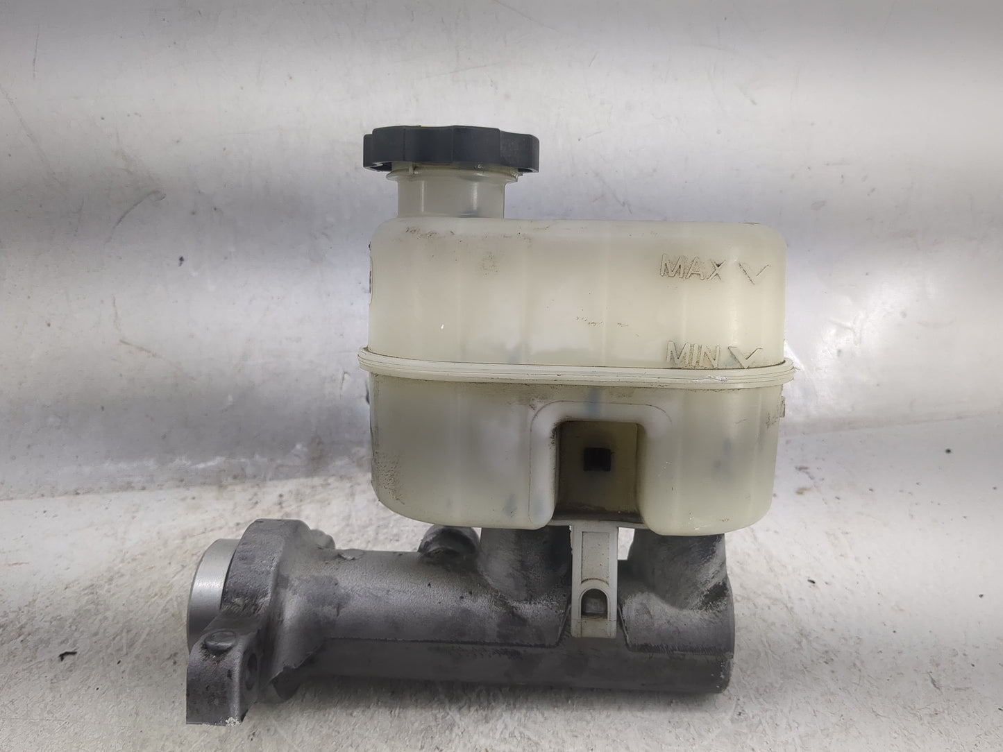 2014-2019 Chevrolet Silverado 1500 Brake Master Cylinder 1497511 - Oemusedautoparts1.com