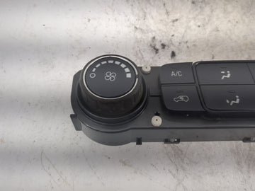 2014-2019 Chevrolet Silverado 1500 Climate Control Module Temperature AC/Heater Replacement P/N:84199205 815372982 Fits OEM Used Auto Parts