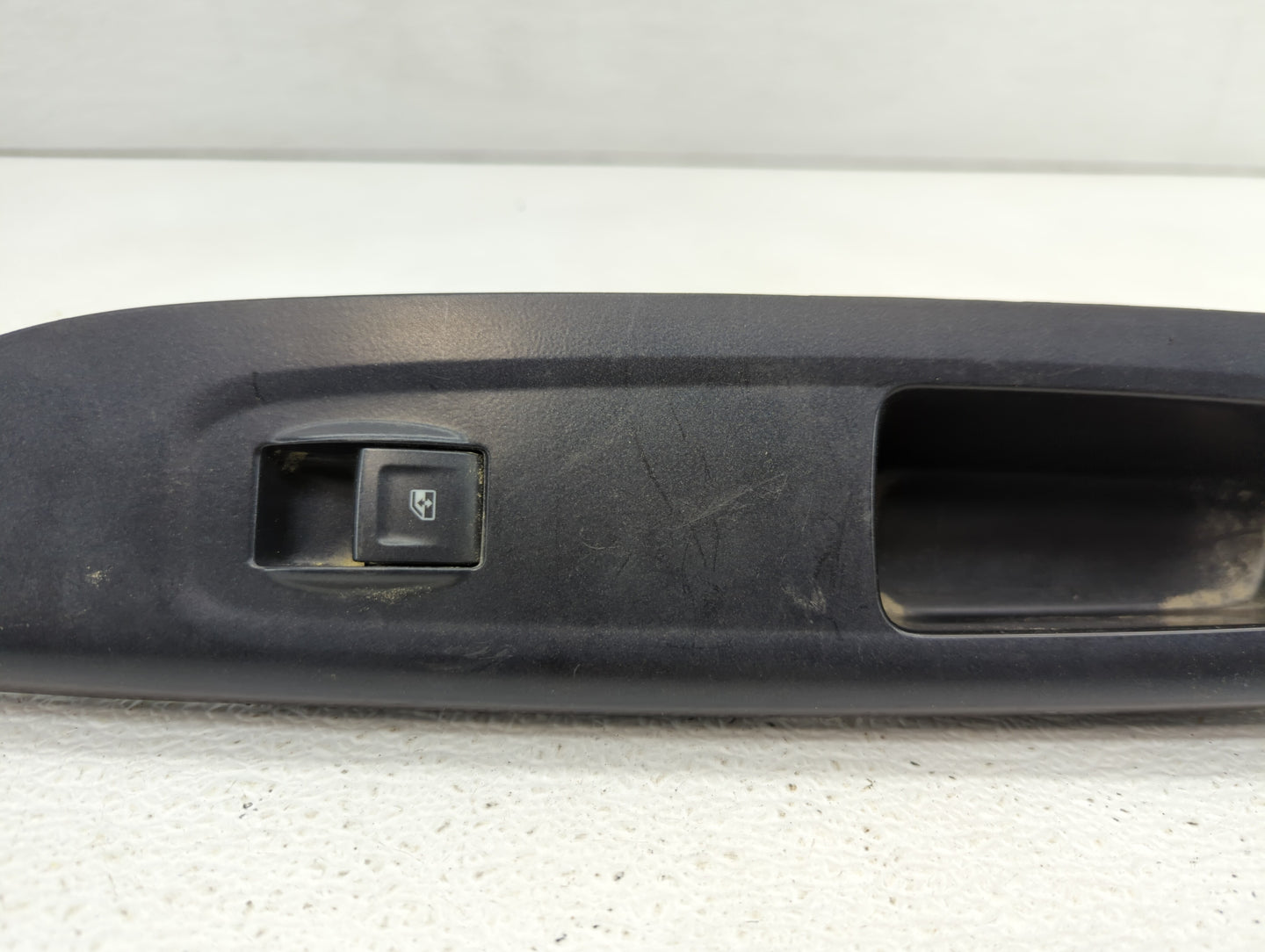 2014-2019 Chevrolet Silverado 1500 Passenger Right Power Window Switch - Oemusedautoparts1.com