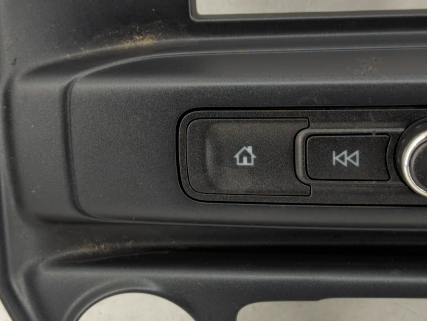 2016-2019 Chevrolet Silverado 1500 Radio Control Panel - Oemusedautoparts1.com