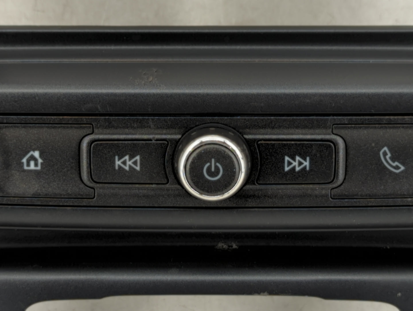 2016-2019 Chevrolet Silverado 1500 Radio Control Panel - Oemusedautoparts1.com