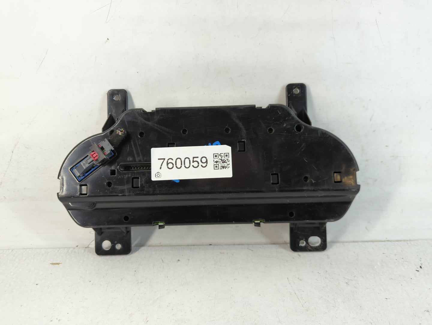 2018-2019 Chevrolet Silverado 1500 Instrument Cluster Speedometer Gauges P/N:84390804 Fits Fits 2018 2019 2020 OEM Used Auto