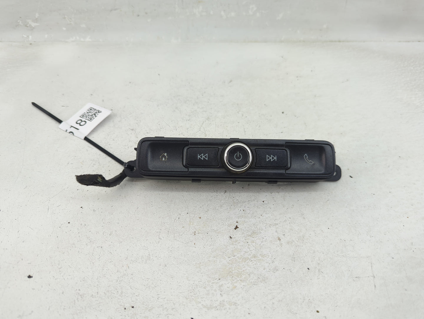 2017-2018 Chevrolet Silverado 2500 Radio Control Panel - Oemusedautoparts1.com