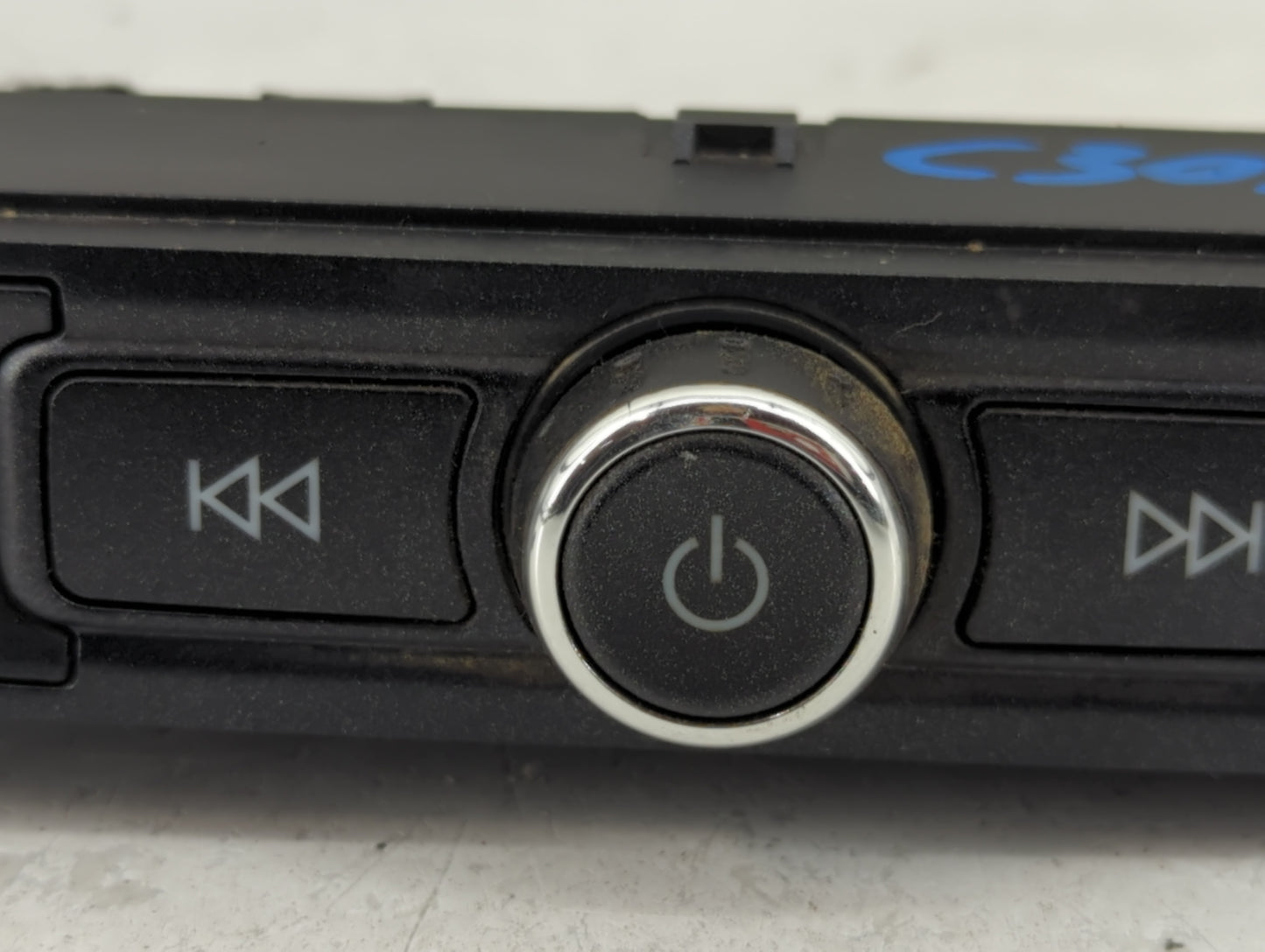 2017-2018 Chevrolet Silverado 2500 Radio Control Panel - Oemusedautoparts1.com