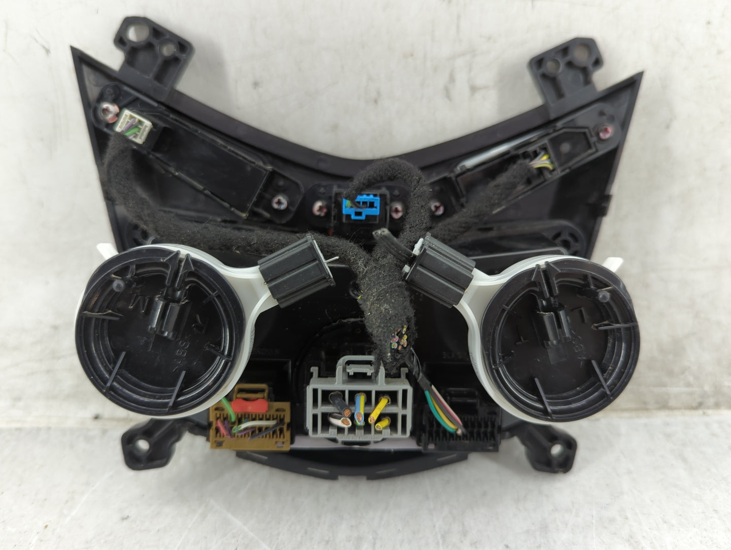 2018 Chevrolet Sonic Climate Control Module Temperature AC/Heater Replacement P/N:42354614 10135279 Fits OEM Used Auto Parts