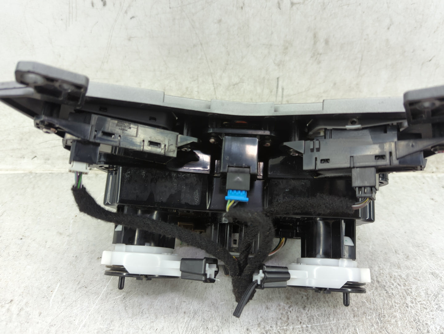 2018 Chevrolet Sonic Climate Control Module Temperature AC/Heater Replacement P/N:42354614 10135279 Fits OEM Used Auto Parts