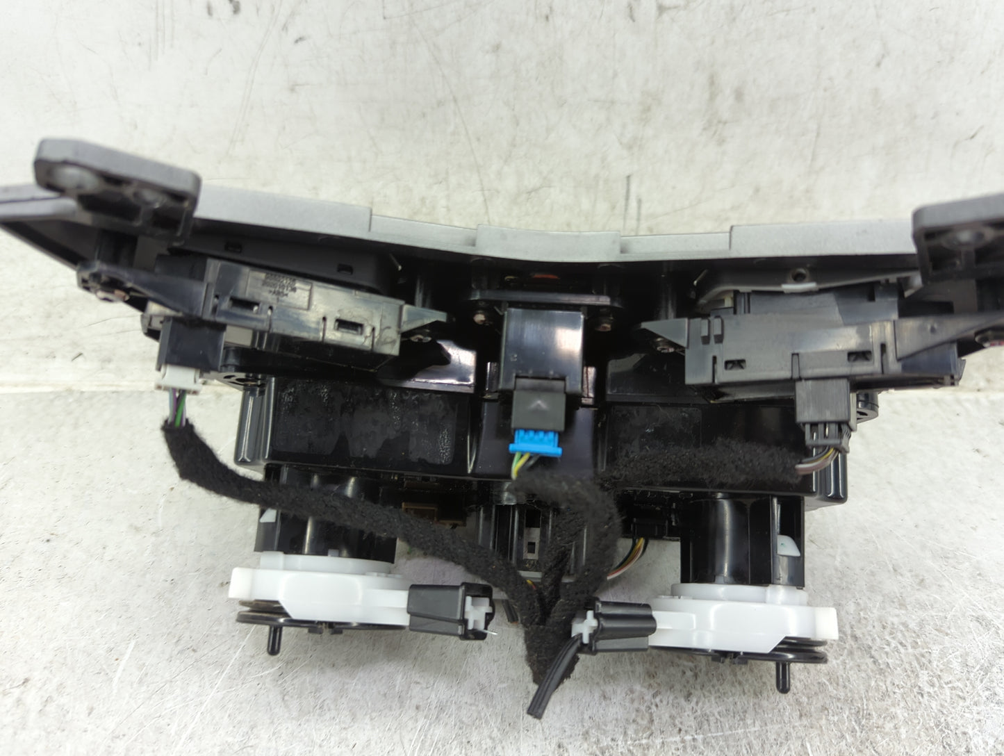 2018 Chevrolet Sonic Climate Control Module Temperature AC/Heater Replacement P/N:42354614 10135279 Fits OEM Used Auto Parts