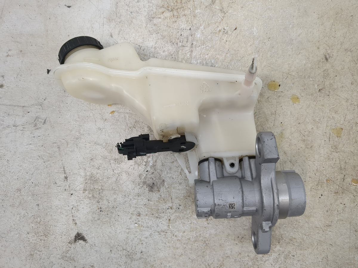 2012-2019 Chevrolet Sonic Brake Master Cylinder 1510379 - Oemusedautoparts1.com