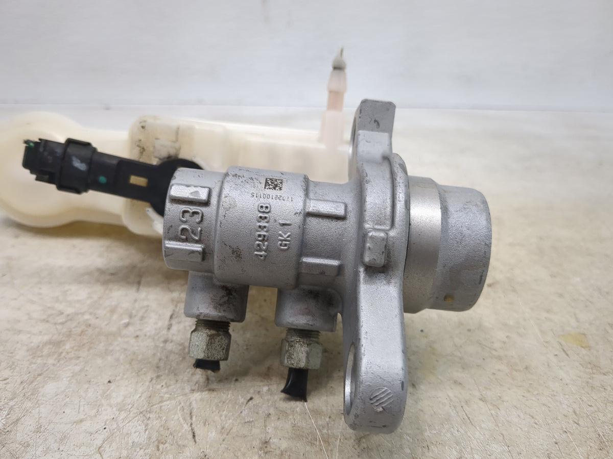 2012-2019 Chevrolet Sonic Brake Master Cylinder 1510379 - Oemusedautoparts1.com