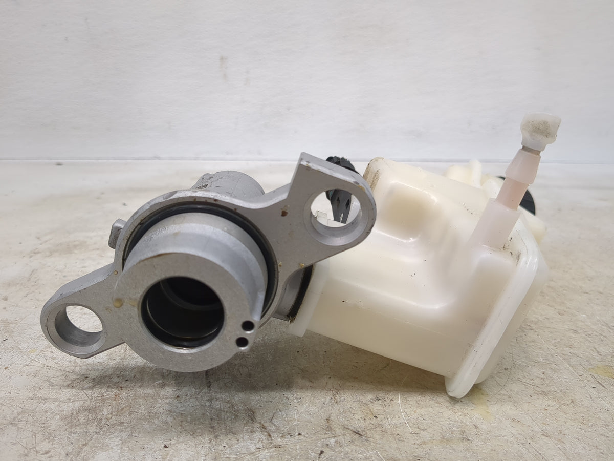 2012-2019 Chevrolet Sonic Brake Master Cylinder 1510379 - Oemusedautoparts1.com