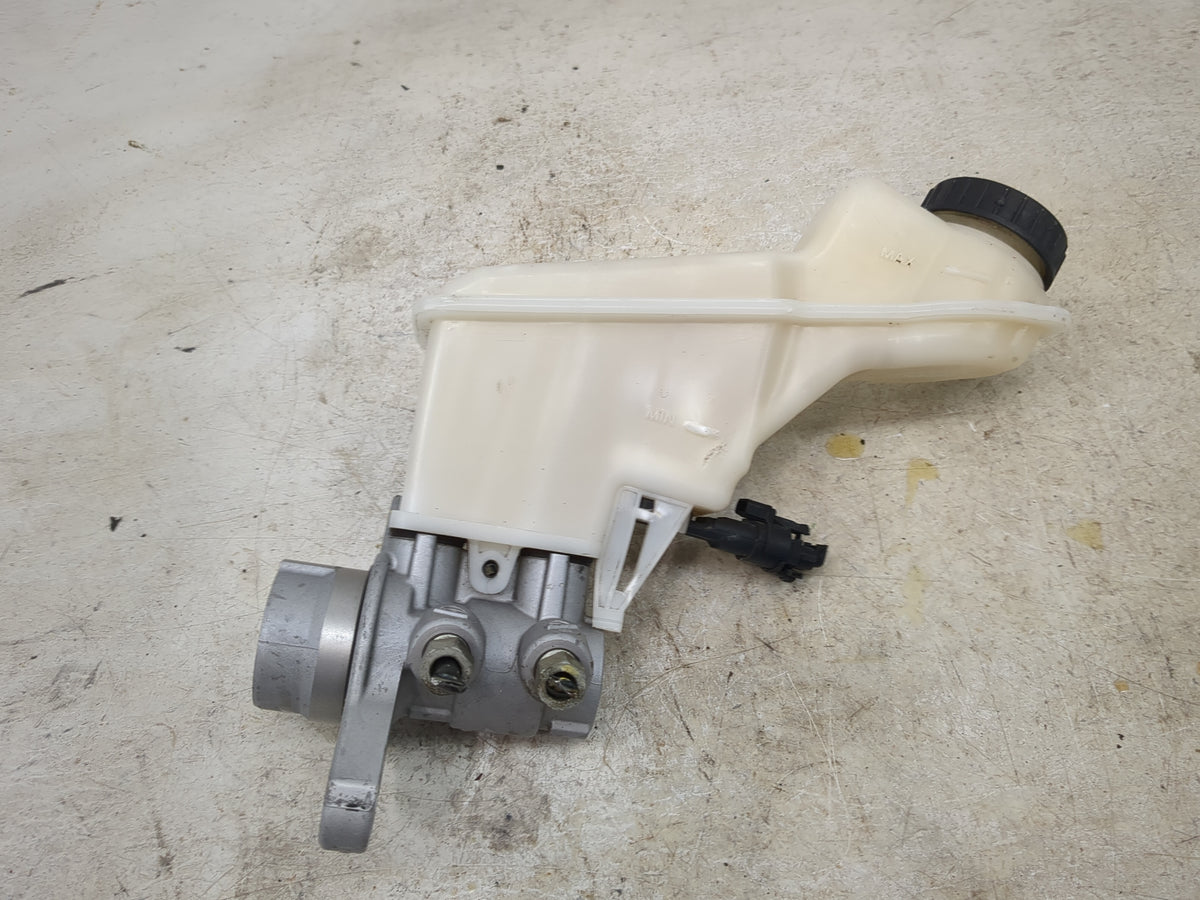 2012-2019 Chevrolet Sonic Brake Master Cylinder 1510379 - Oemusedautoparts1.com