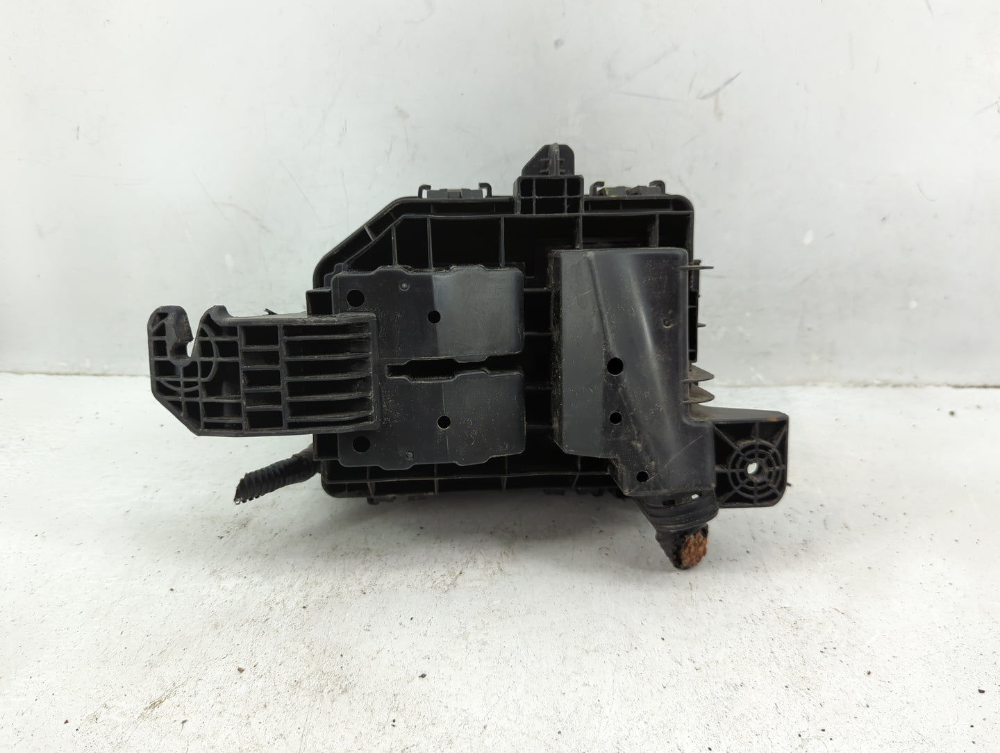 2017-2019 Chevrolet Spark Fusebox Fuse Box Panel Relay Module P/N:42559546 Fits Fits 2017 2018 2019 OEM Used Auto Parts - Oe