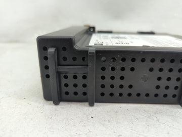 2016-2018 Chevrolet Suburban Radio AM FM Cd Player Receiver Replacement P/N:84278527 Fits Fits 2016 2017 2018 2019 2020 OEM Used Auto Parts