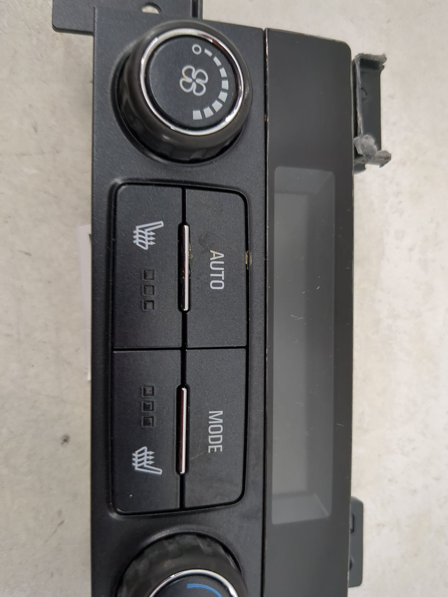 2017-2018 Chevrolet Suburban Climate Control Module Temperature AC/Heater Replacement P/N:LUT0543F 186 877-05 Fits OEM Used 