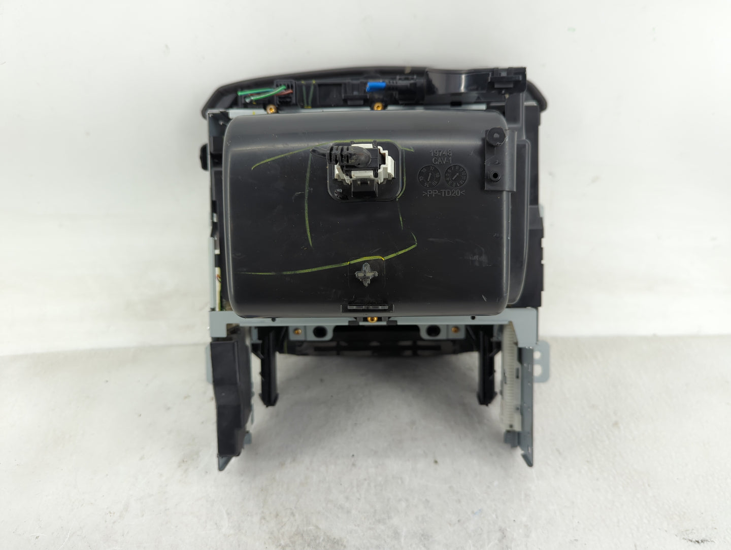 2018 Chevrolet Suburban 1500 Radio AM FM Cd Player Receiver Replacement P/N:84540931 84096260 Fits Fits 2017 2019 2020 OEM U